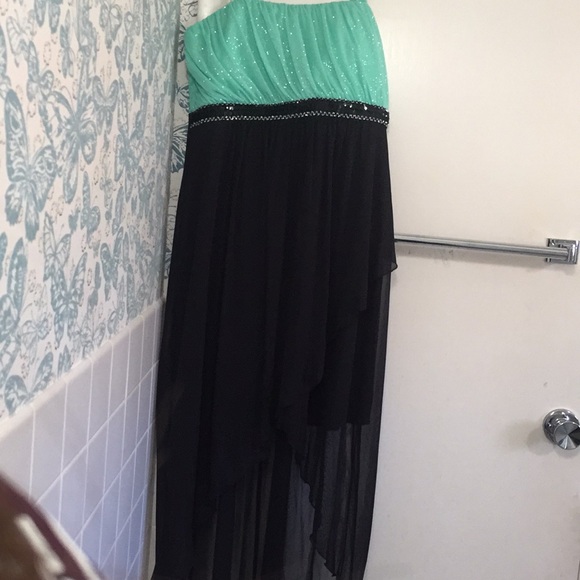 a formal dress - Picture 1 of 2